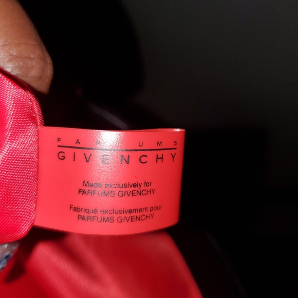 Givenchy - Picture 5 of 5